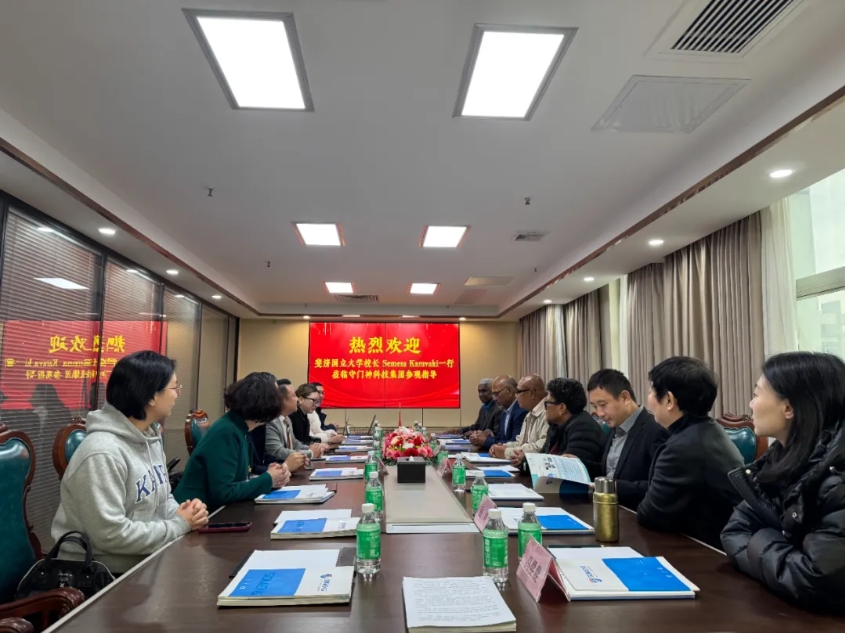热烈欢迎斐济国立大学校长 Semesa Karavaki一行莅临守门神科技集团参观指导